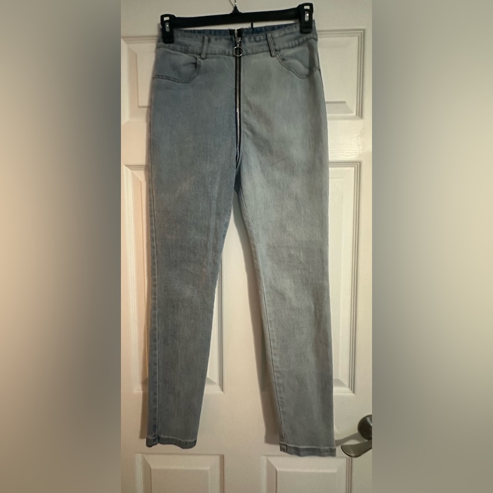 NWT Rehab Lab Women’s two tone Jeans- Size Medium‎